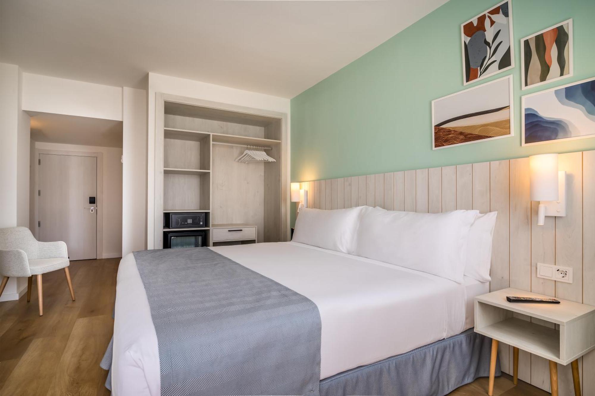 Superior Zimmer mit seitlichem Meerblick (2 Erwachsene und 1 Kind)